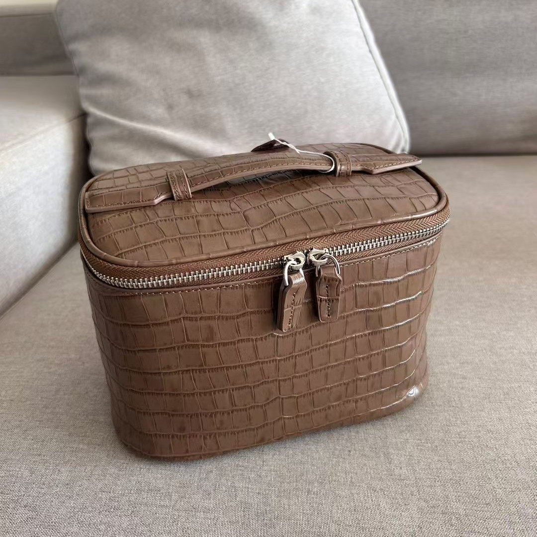 跨境新款头层牛皮化妆包旅行便携洗漱包高级感大容量实用收纳包